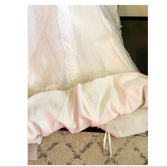 Symphony of Venus Wedding Dress - Picture 12 of 16